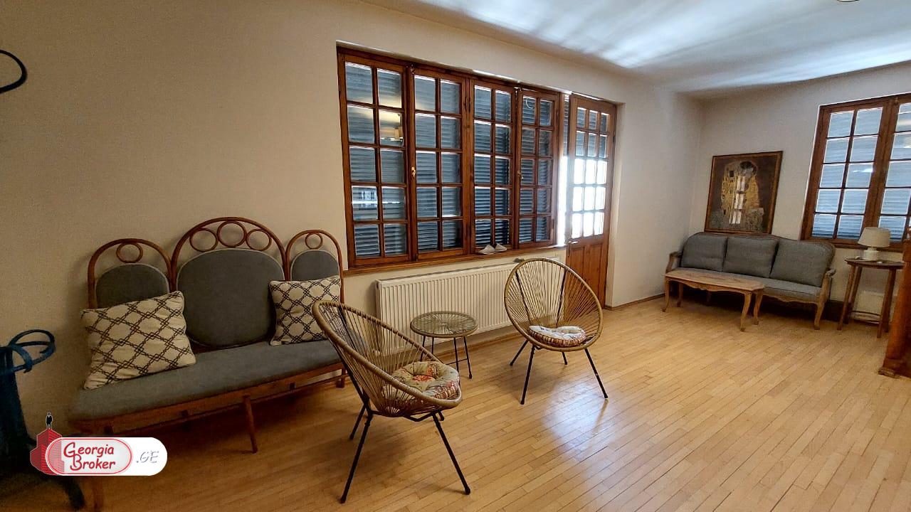 nearly repaired 8-room house for rent